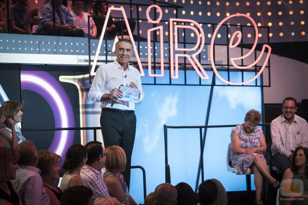 Juan y Medio presentando 'El amor está en el aire'