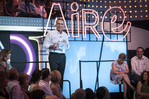 Juan y Medio presentando 'El amor está en el aire'