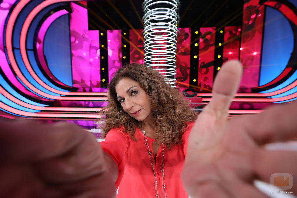 Lolita Flores se hace un selfie en 'Tu cara me suena 5'