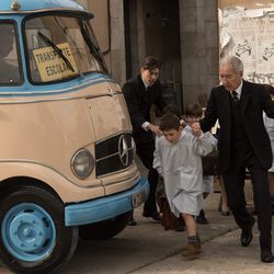 Emilio López a cargo de los niños en 'Velvet'