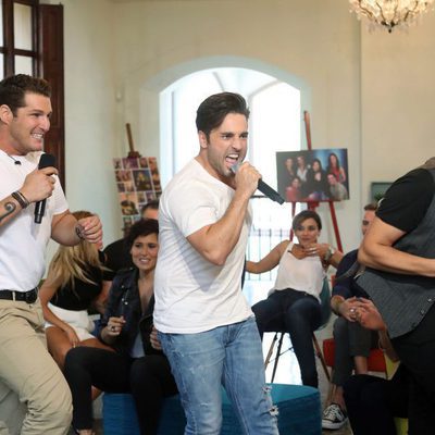 Manu Tenorio, David Bustamante y Alejandro Parreño cantando durante 'OT. El reencuentro'