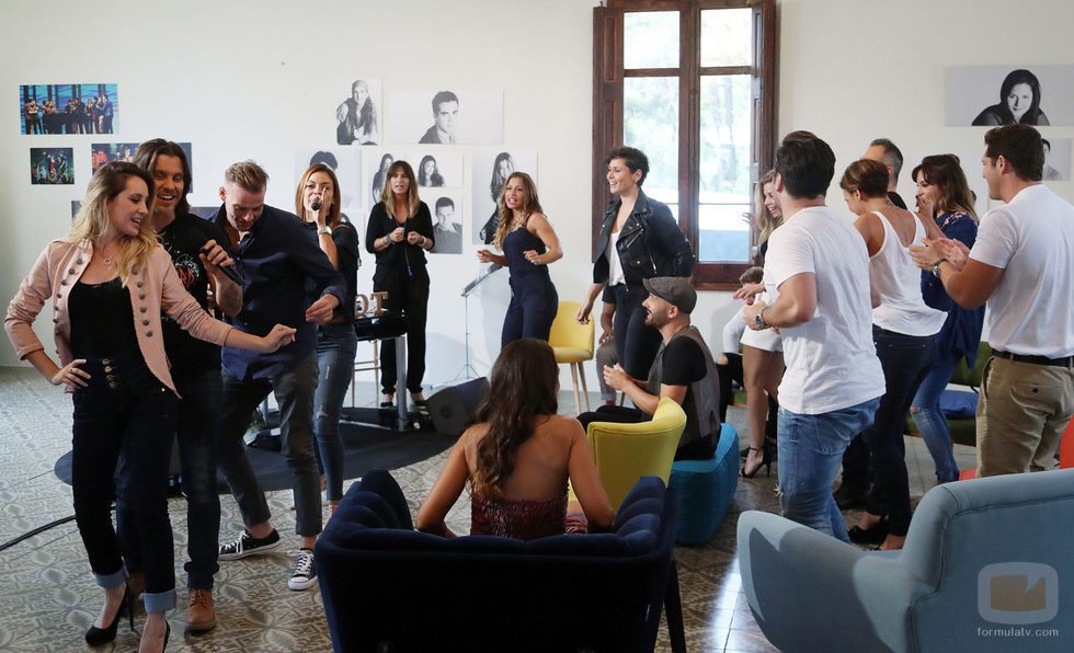 Los triunfitos cantando y bailando durante 'OT. El reencuentro'