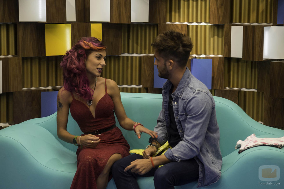 Bea regaña a Rodrigo en el confesionario