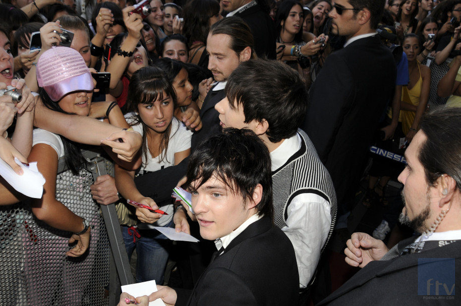 Adam Jerzierski en la premiere de 'Física o Química'