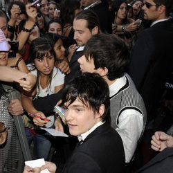 Adam Jerzierski en la premiere de 'Física o Química'