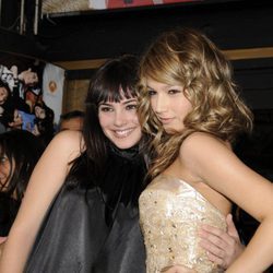 Andrea Duro y Úrsula Corberó en la premiere de 'FoQ'