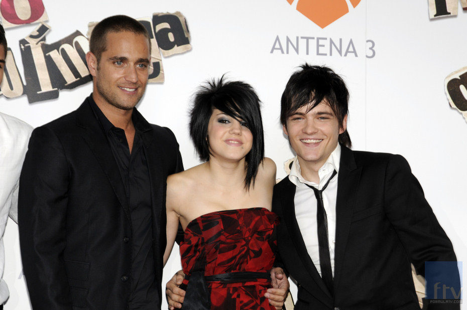Adam Jerzierski y Angy en la premiere 'Física o Química'