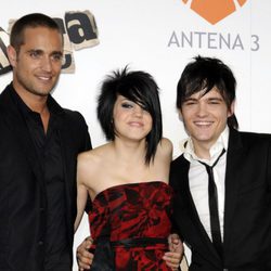 Adam Jerzierski y Angy en la premiere 'Física o Química'