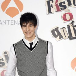 Javier Calvo en un photocall de 'Física o Química'