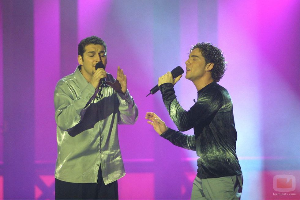 Manu Tenorio junto a David Bisbal cantando en 'Operación Triunfo 1'