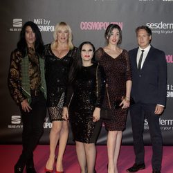 Mario Vaquerizo y Alaska junto a unos amigos en los Premios Cosmopolitan 2016