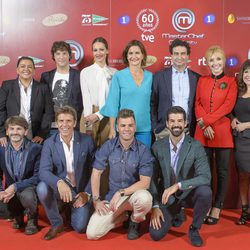 Eva González, jurado y concursantes en la presentación de 'MasterChef Celebrity'