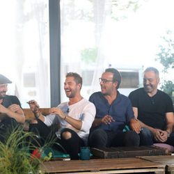 David Bisbal se ríe ante la mirada de Àngel Llácer en la segunda entrega de 'OT. El reencuentro'