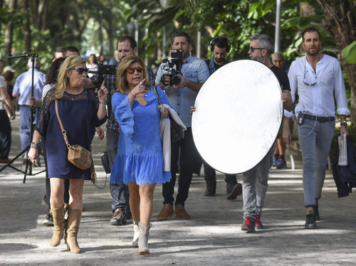 El set de grabación del reality 'Las Campos' grabando por las calles de Málaga