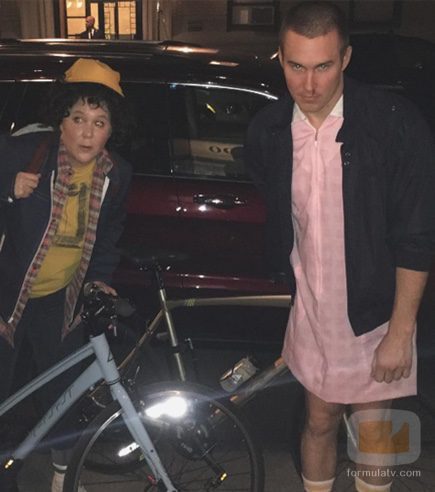 Amy Schumber y su novio se disfrazan de 'Stranger Things' por Halloween 2016