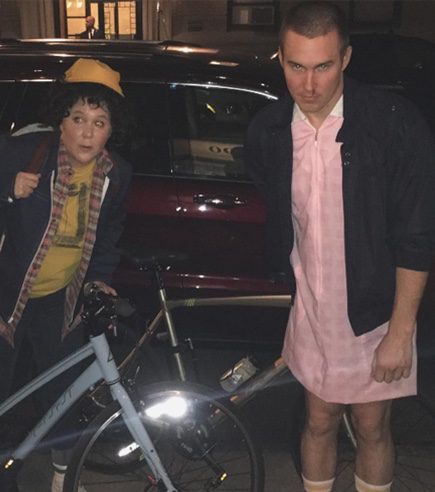 Amy Schumber y su novio se disfrazan de 'Stranger Things' por Halloween 2016
