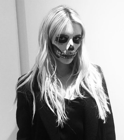 Emma Roberts se disfraza por Halloween 2016