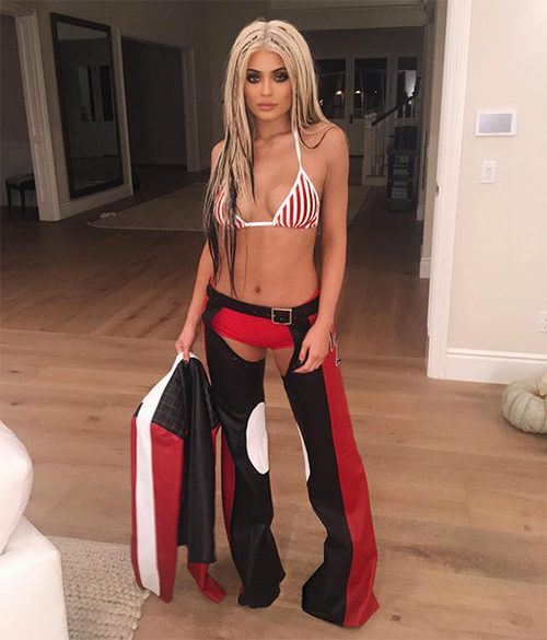 Kylie Jenner se disfraza de Christina Aguilera por Halloween 2016