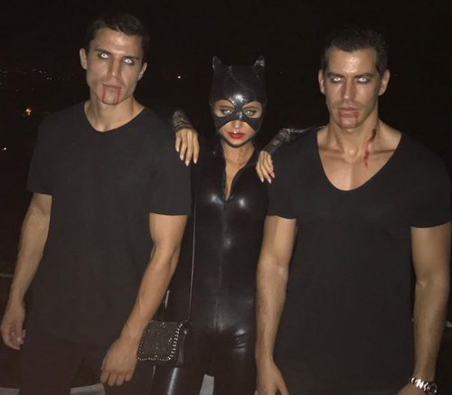 Álex González junto con unos amigos se disfraza por Halloween 2016