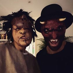 Pablo Alborán junto a un amigo disfrazados por Halloween 2016
