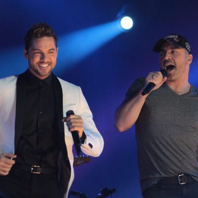 David Bisbal junto a Alejandro Parreño en el concierto de 'OT. El reencuentro'