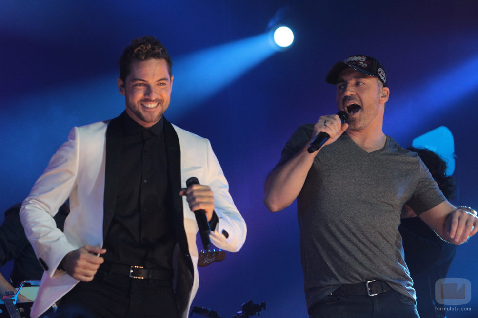 David Bisbal junto a Alejandro Parreño en el concierto de 'OT. El reencuentro'