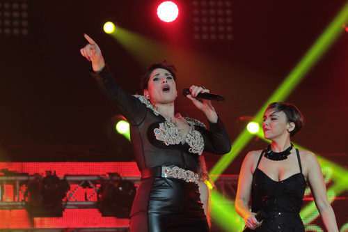 Rosa López y Chenoa cantando juntas en el concierto de 'OT. El reencuentro'
