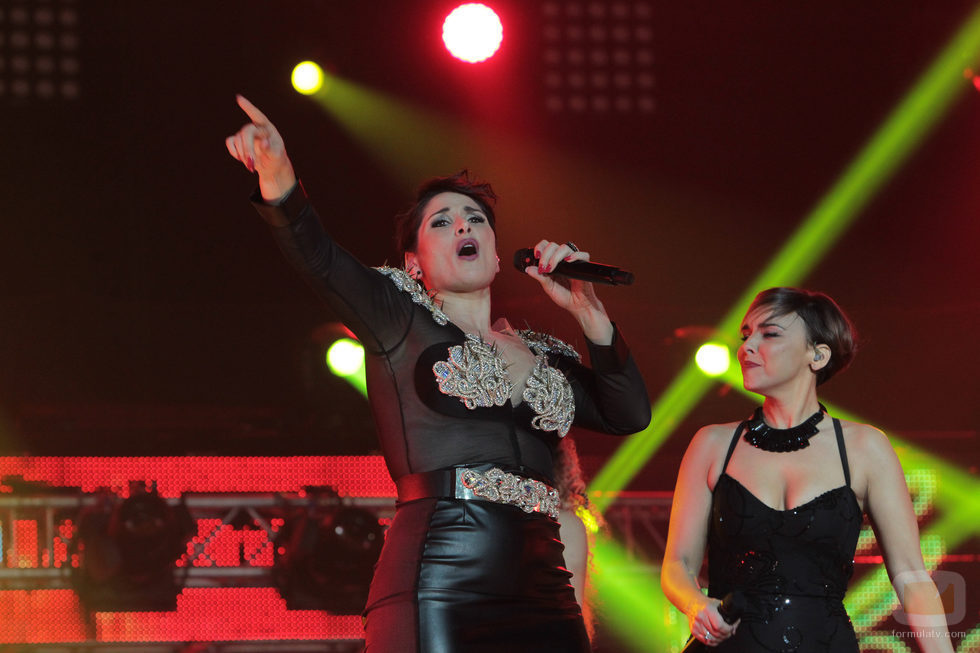 Rosa López y Chenoa cantando juntas en el concierto de 'OT. El reencuentro'