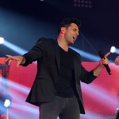 David Bustamante cantando junto a Naím Thomas en el concierto de 'OT. El reencuentro'