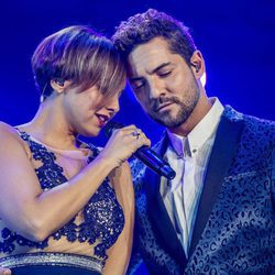 Chenoa y David Bisbal cantan "Escondidos" en el concierto de 'OT. El reencuentro'