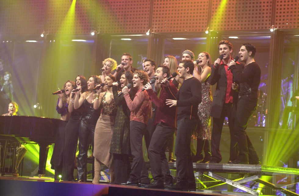Los 16 integrantes de 'Operación Triunfo' cantan "Mi música es tu voz" 