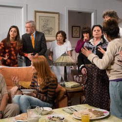 Reunión de vecinos en casa de Vicente y Fermín en 'La que se avecina'