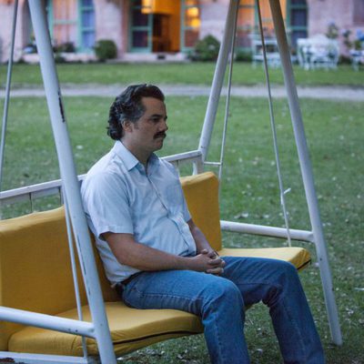 Pablo Escobar se resigna ante su inminente fin en 'Narcos'