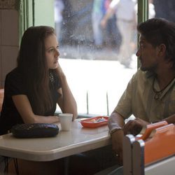 Maritza y Limón conversan en 'Narcos'