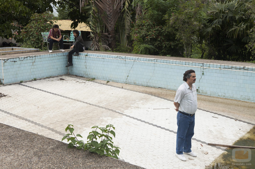 Pablo Escobar piensa acerca de su futuro en 'Narcos'