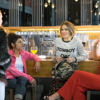 Maite, Raquel, Nines y Judith tomando algo en 'La que se avecina'