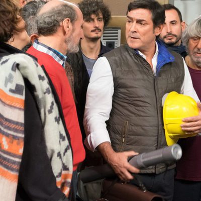 Enrique habla con el jefe de obra en 'La que se avecina'