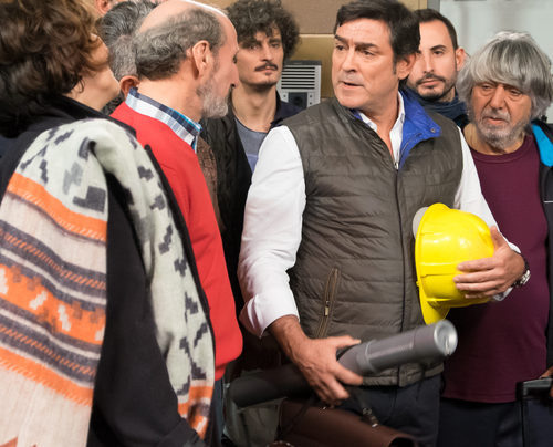 Enrique habla con el jefe de obra en 'La que se avecina'