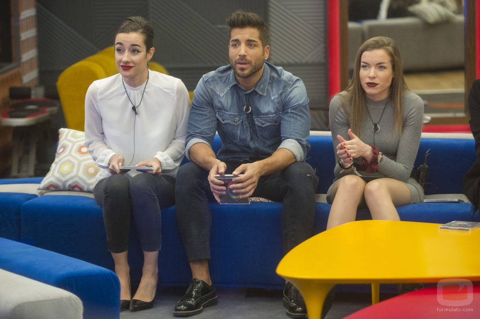 Adara, Alain y Meritxell en la 10ª gala de 'Gran Hermano 17'