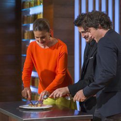 El jurado de 'MasterChef Celebrity' haciendo una degustación