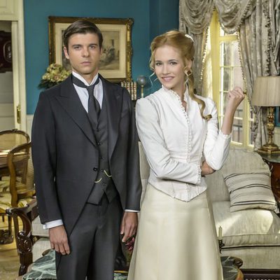 Laura Rozalén y Jordi Coll son Simón y Elvira, los nuevos personajes de 'Acacias 38'