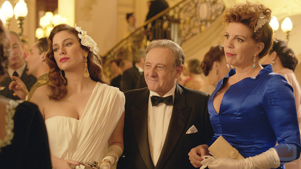 Blanca Suárez actuando junto a Emilio Gutiérrez Caba y Belinda Washington en 'Lo que escondían sus ojos'