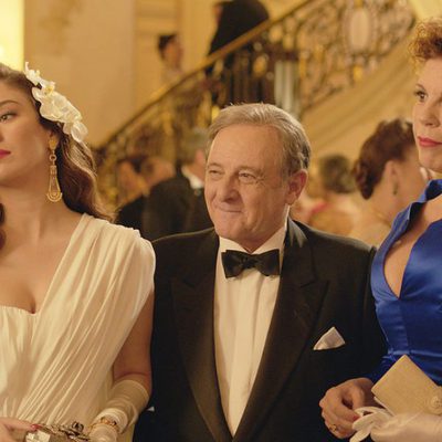 Blanca Suárez actuando junto a Emilio Gutiérrez Caba y Belinda Washington en 'Lo que escondían sus ojos'
