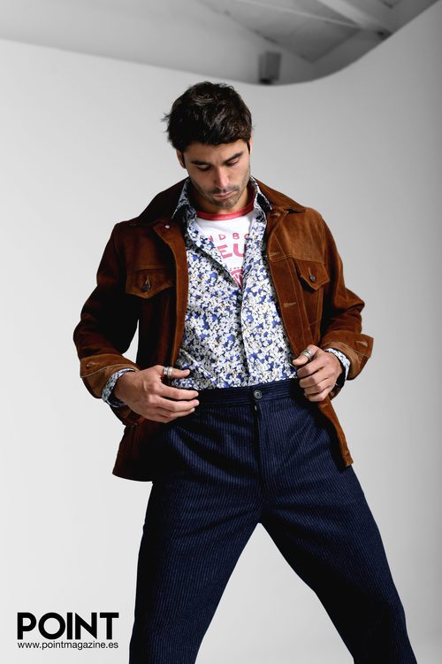 Alex García posando para la revista Point Magazine