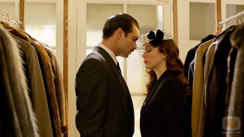 Rubén Cortada y Blanca Suárez escondidos en 'Lo que escondían sus ojos'