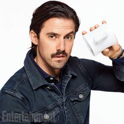 Milo Ventimiglia posando para la promoción del regreso de 'Las chicas Gilmore'