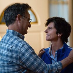 Tig y su compleja relación con su padrastro en 'One Mississippi'