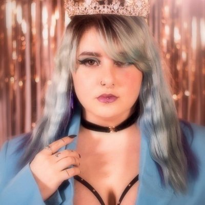 Marina Jade se corona para promocionar su gira de conciertos