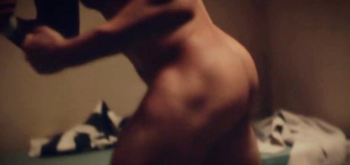 Miguel Ángel Silvestre boxea totalmente desnudo en 'En el corredor de la muerte'