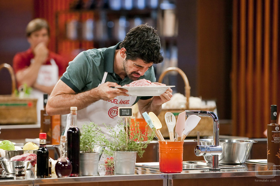 Miguel Ángel Múñoz se atreve a cocinar vísceras en la cuarta gala de 'Masterchef Celebrity'